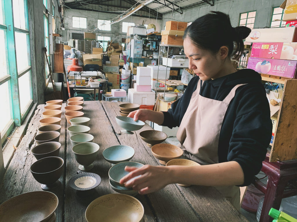 Ceramic Pottery vs Porcelain: Understanding the Differences and How to Care  for Them – mogutable