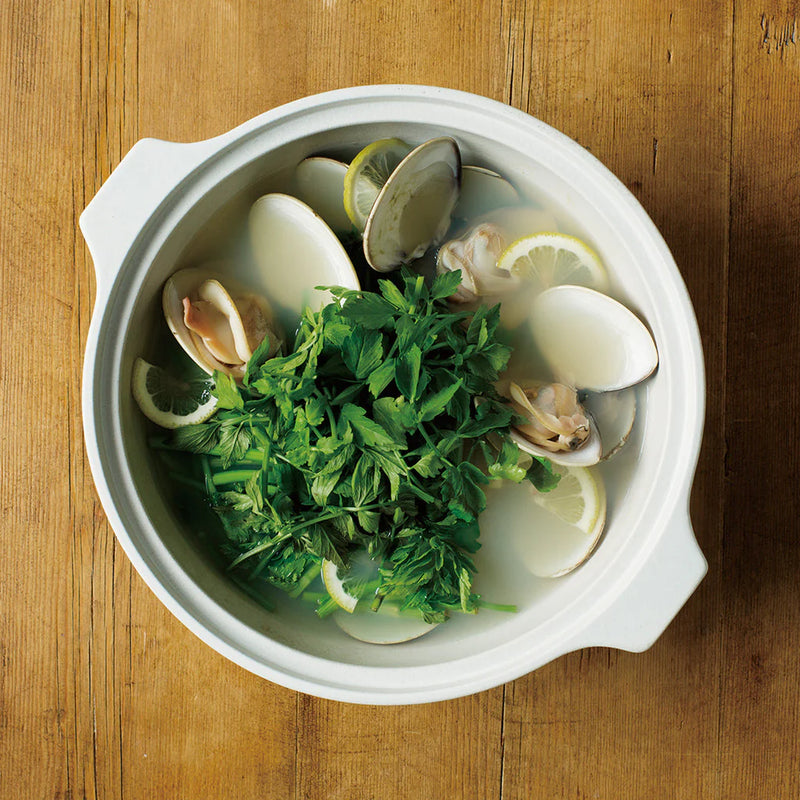 Kinto KAKOMI IH Donabe in White 1.2L - Versatile & Modern Cookware Kinto KAKOMI IH Donabe in White 1.2L - Versatile & Modern Cookware