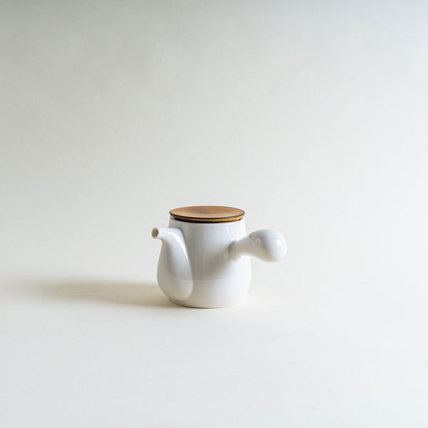 Pleated Teapot in White – mogutable
