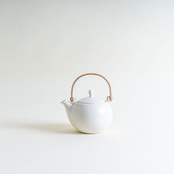 Large YUI Teapot in White with Wooden Handle