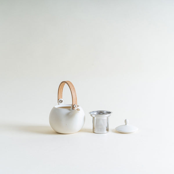 Small YUI Teapot in White with Wooden Handle