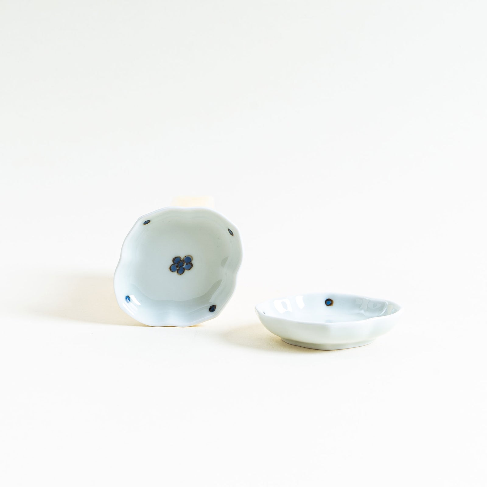 mogutable_hand_painted_arita_1