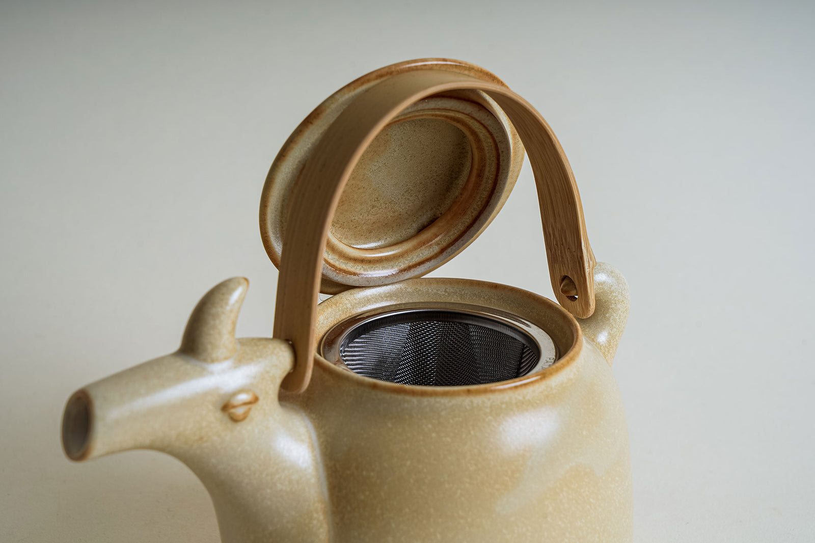 Makoto Komatsu Ceramic Teapot – mogutable
