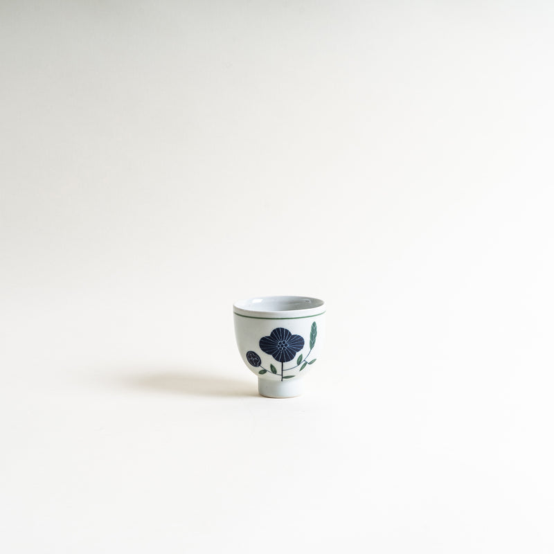 Yeogi-Damki Yeo Kyung Lan ceramic camellia teacup.