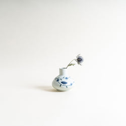 Yeogi-Damki Yeo Kyung Lan ceramic vase in calellia style.