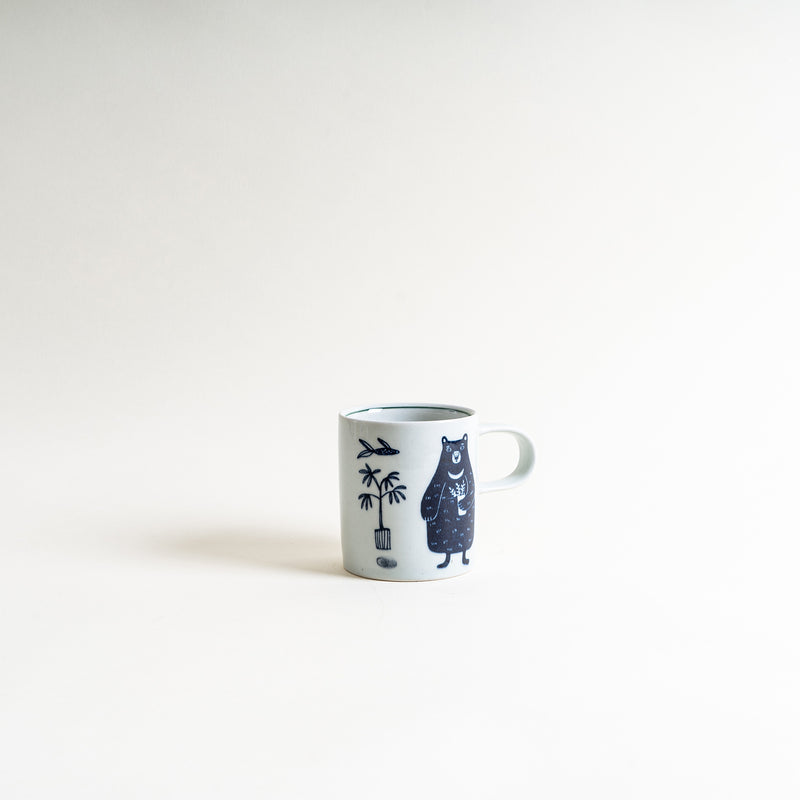 Yeogi-Damki Yeo Kyung Lan ceramic mug in bear style.