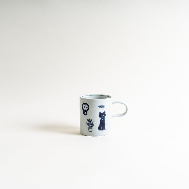 Yeogi-Damki Yeo Kyung Lan ceramic mug in cat style.