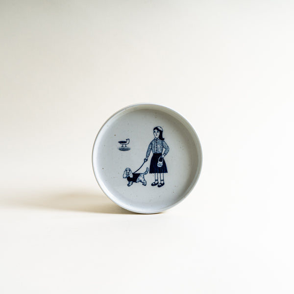 Yeogi-Damki Yeo Kyung Lan ceramic plate in girl and dog style.