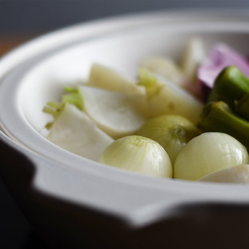 Steamed Vegetable in a Kinto 1.2L KAKOMI IH Donabe in White