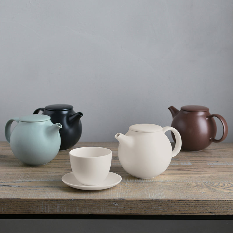 Kinto Pebble Teapots, Teacup & Saucer Set on a wooden table