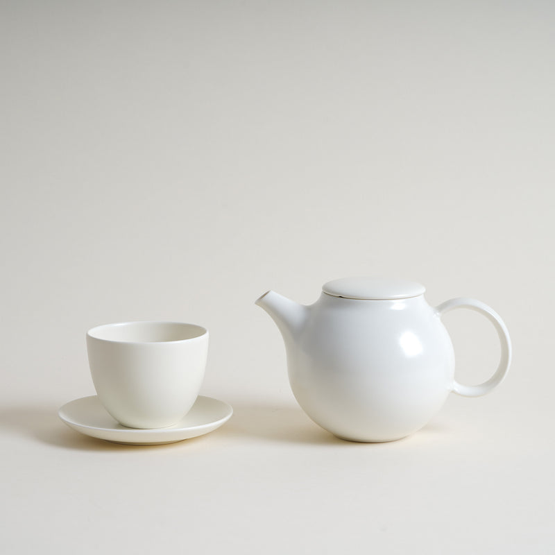 Kinto Pebble Teapot, Teacup & Saucer Set in White